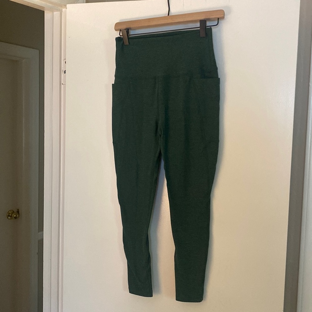 Forest Green Beyond Yoga leggings size M